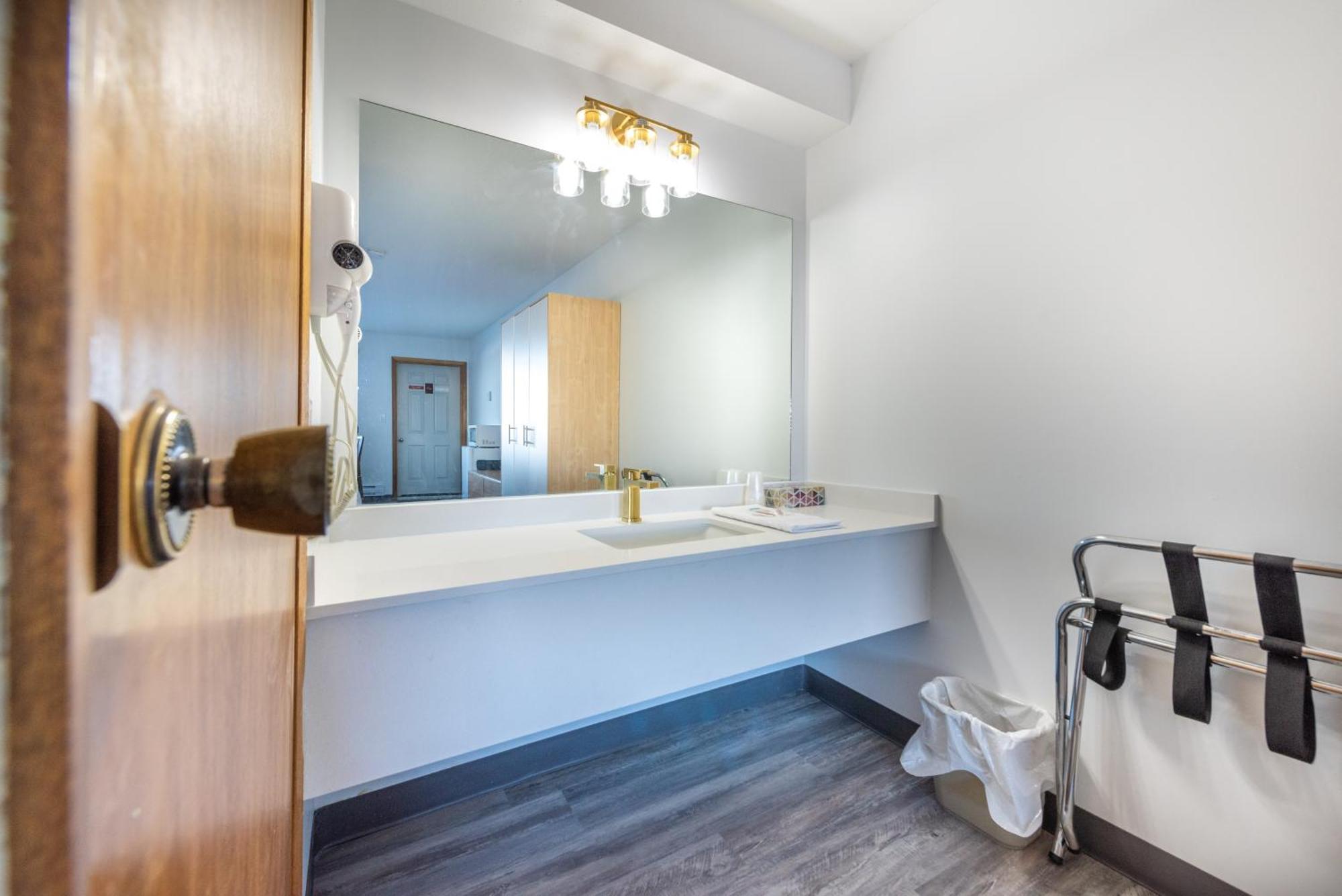 Blue Horse Motel Beiseker Εξωτερικό φωτογραφία