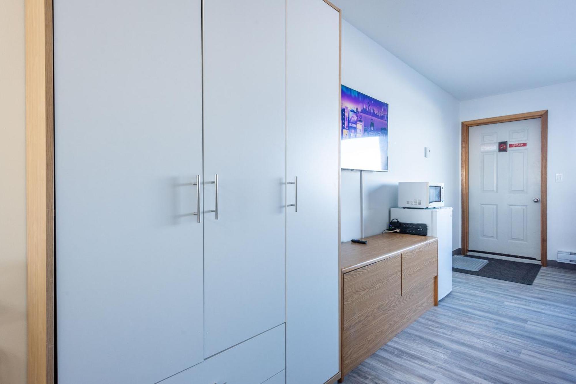 Blue Horse Motel Beiseker Εξωτερικό φωτογραφία